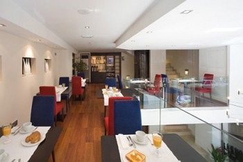 Hotel Arena Хихон Екстериор снимка